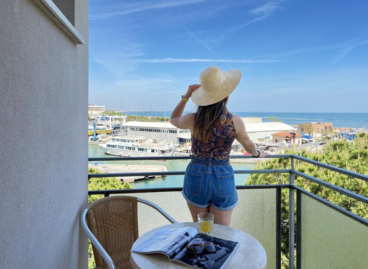 Hotel Baltic Cesenatico Exterior photo