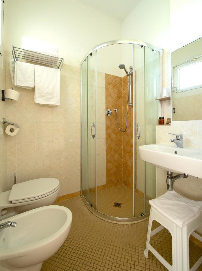 Hotel Baltic Cesenatico Exterior photo