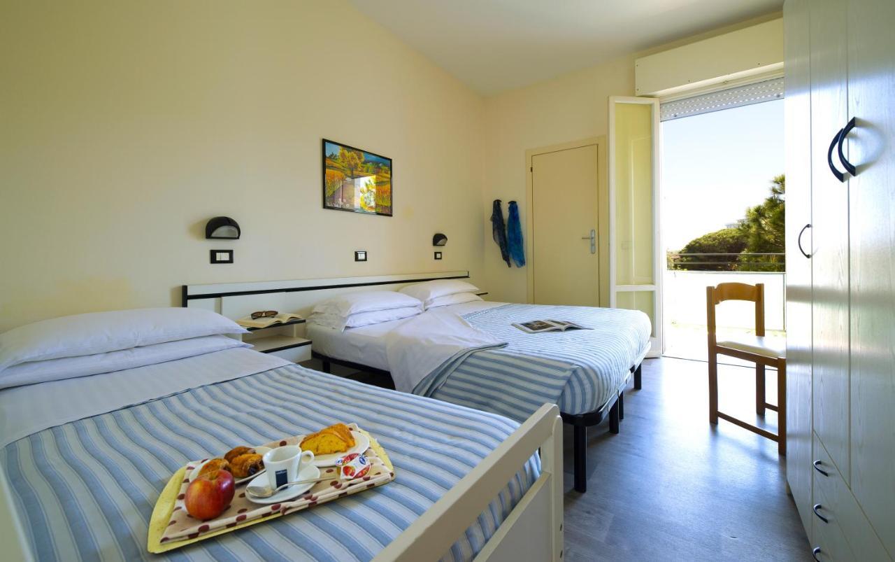 Hotel Baltic Cesenatico Exterior photo