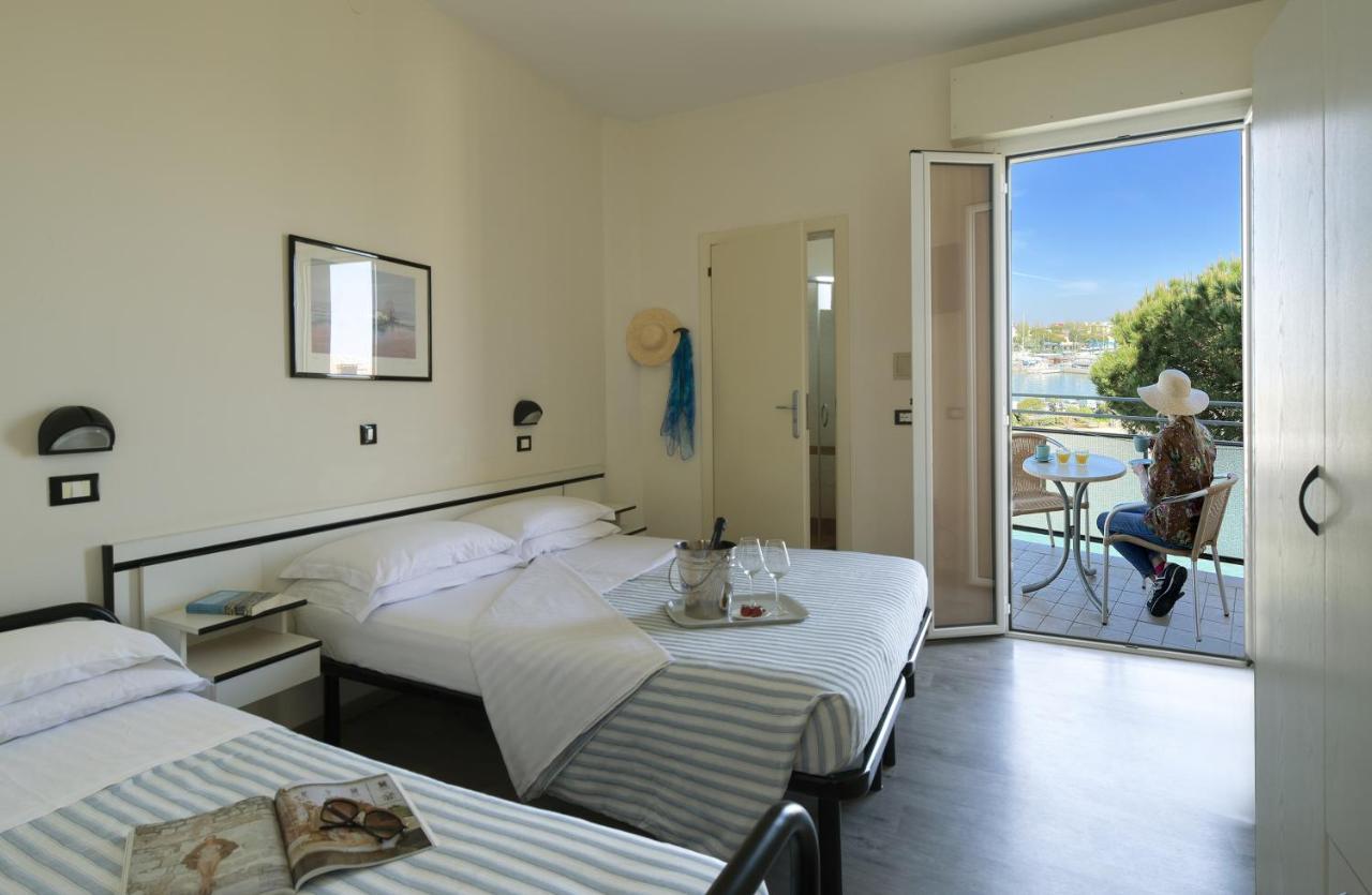Hotel Baltic Cesenatico Exterior photo