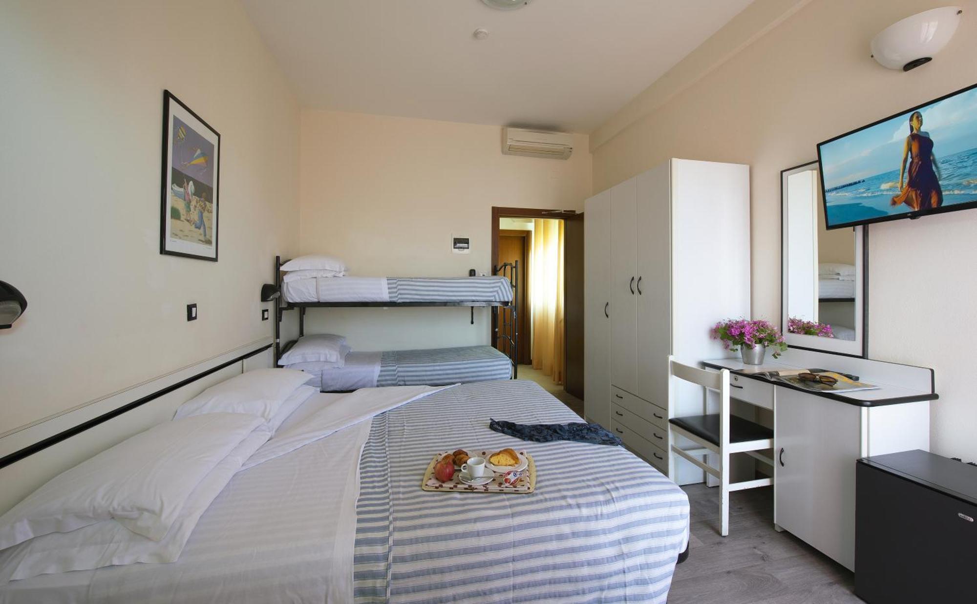 Hotel Baltic Cesenatico Exterior photo