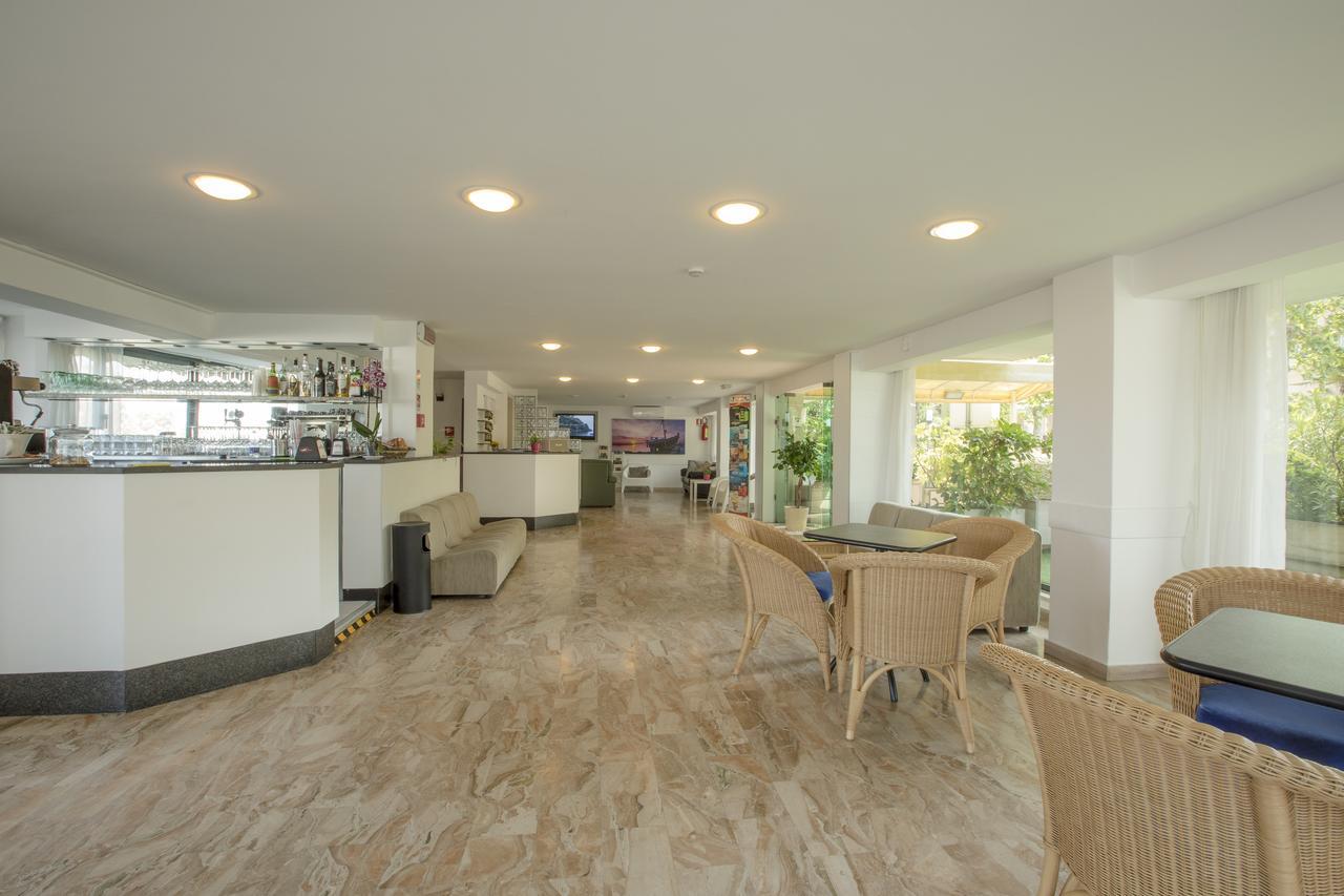 Hotel Baltic Cesenatico Exterior photo