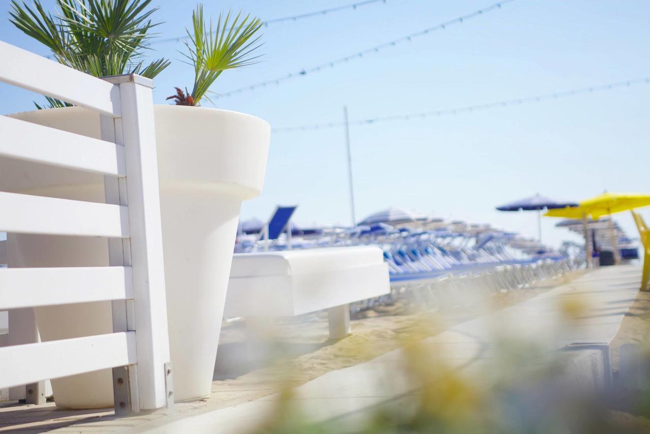 Hotel Baltic Cesenatico Exterior photo